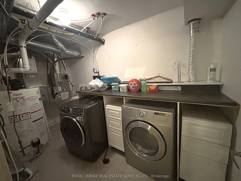 764 Neighbourhood Cir #4 — Photo 27