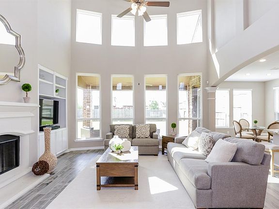2nd image of 2610 Parish Park