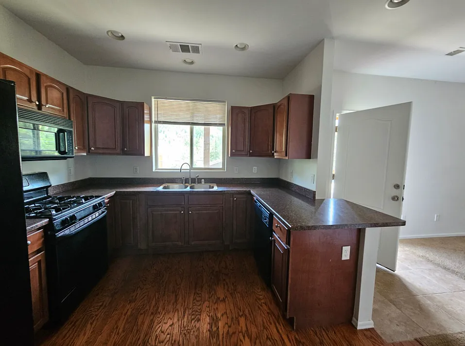 420 E Park Ave #202