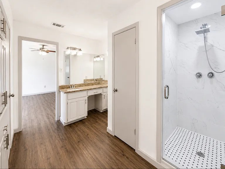 2401 Stephen Lee Dr — Photo 19