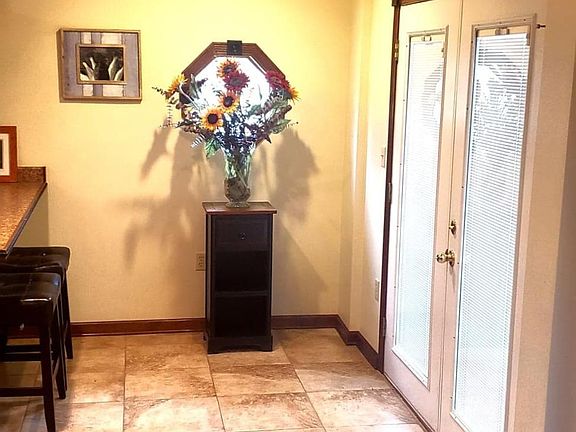4th image of 128 Oak Gardens Ave