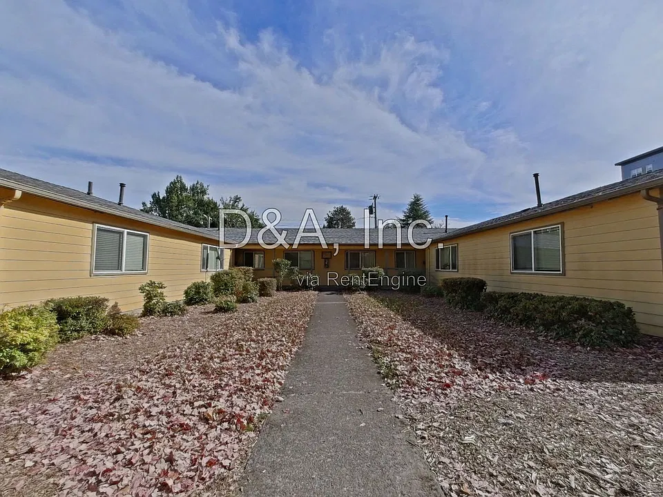 425 SW 9th St