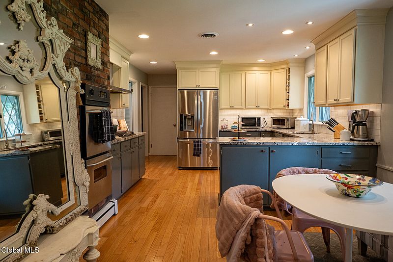 5th image of 41 Thorndale Road