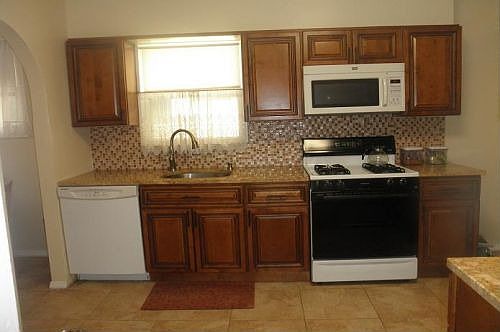5th image of 17323 Murdock Ave