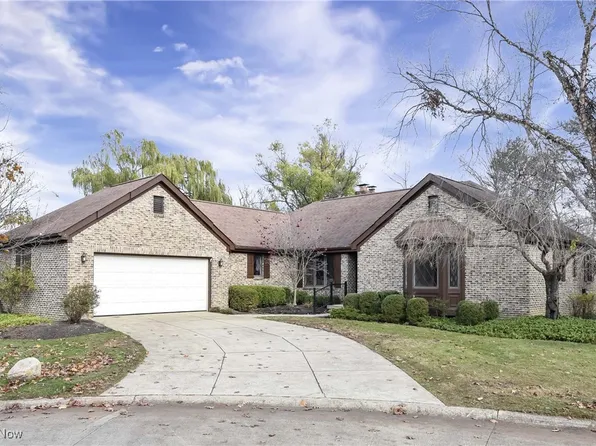 4 Westfield Ln, Rocky River, OH 44116