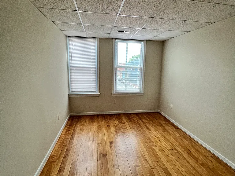 815 W Broad St #A — Photo 4