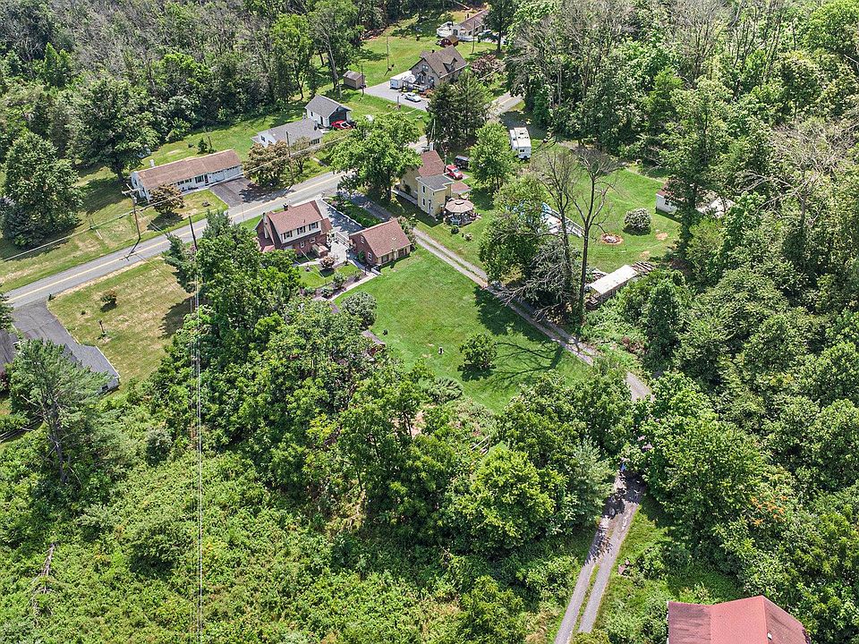 1st image of 28 Bossert Ln