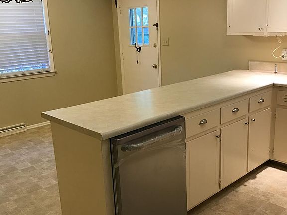 Additional Eat-In Kitchen