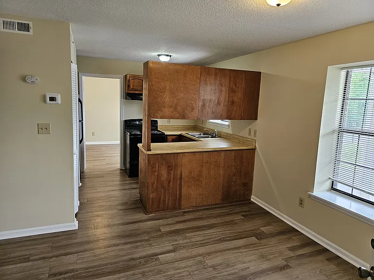 514 E Harden St #I — Photo 4