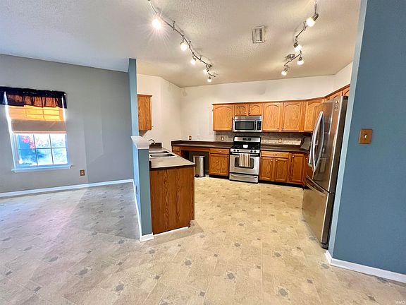 3rd image of 2637 Narragansett Way