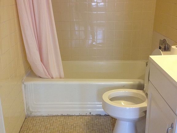 5th image of 2211 Saint James Pl APT 3R
