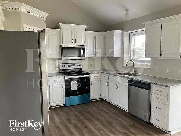 8915 NE 101st St — Photo 4