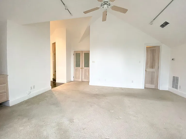 2508 State St #6 — Photo 21