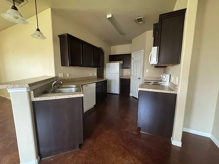 4305 Cambridge Dr — Photo 3