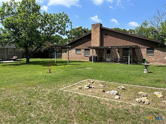 4th image of 701 Golf Course Rd