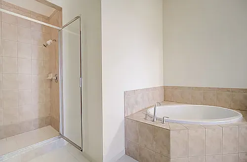 Aberdeen - Master bathroom with separate roman tub and shower
