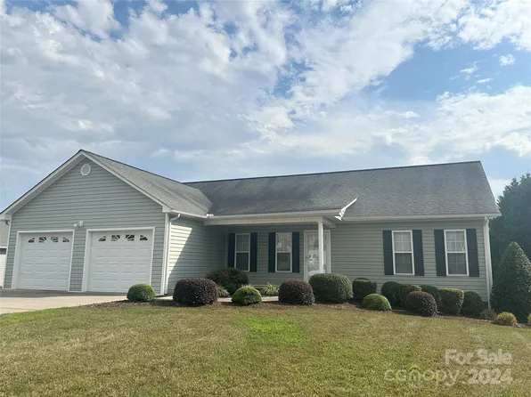 124 Deer Creek Dr, Hudson, NC 28638