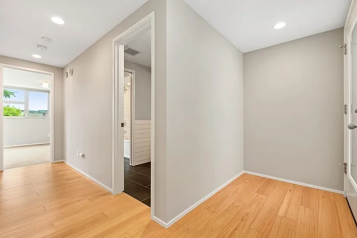 2351 Yale Ave E — Photo 32