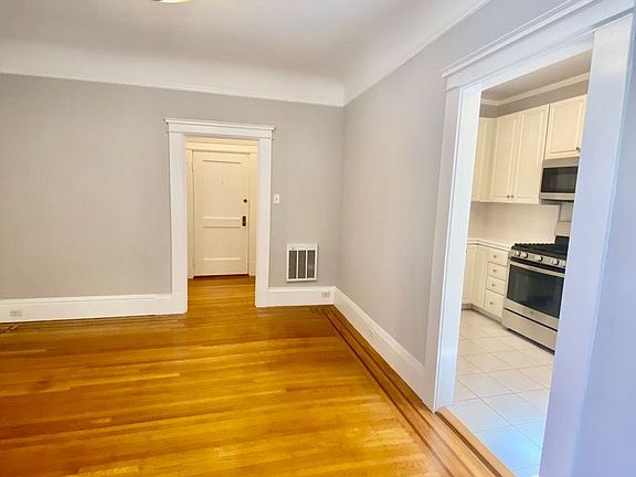 4th image of 1960 Hyde St APT 4