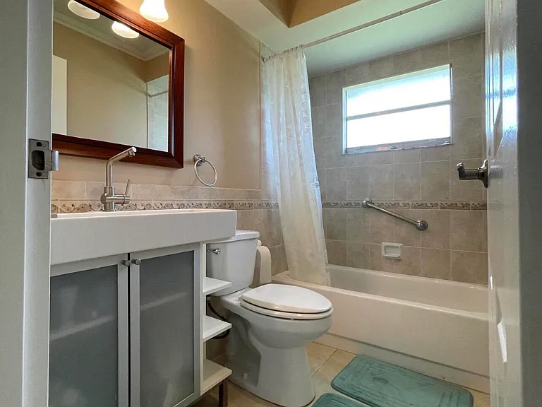 208 Valencia Dr #I — Photo 9