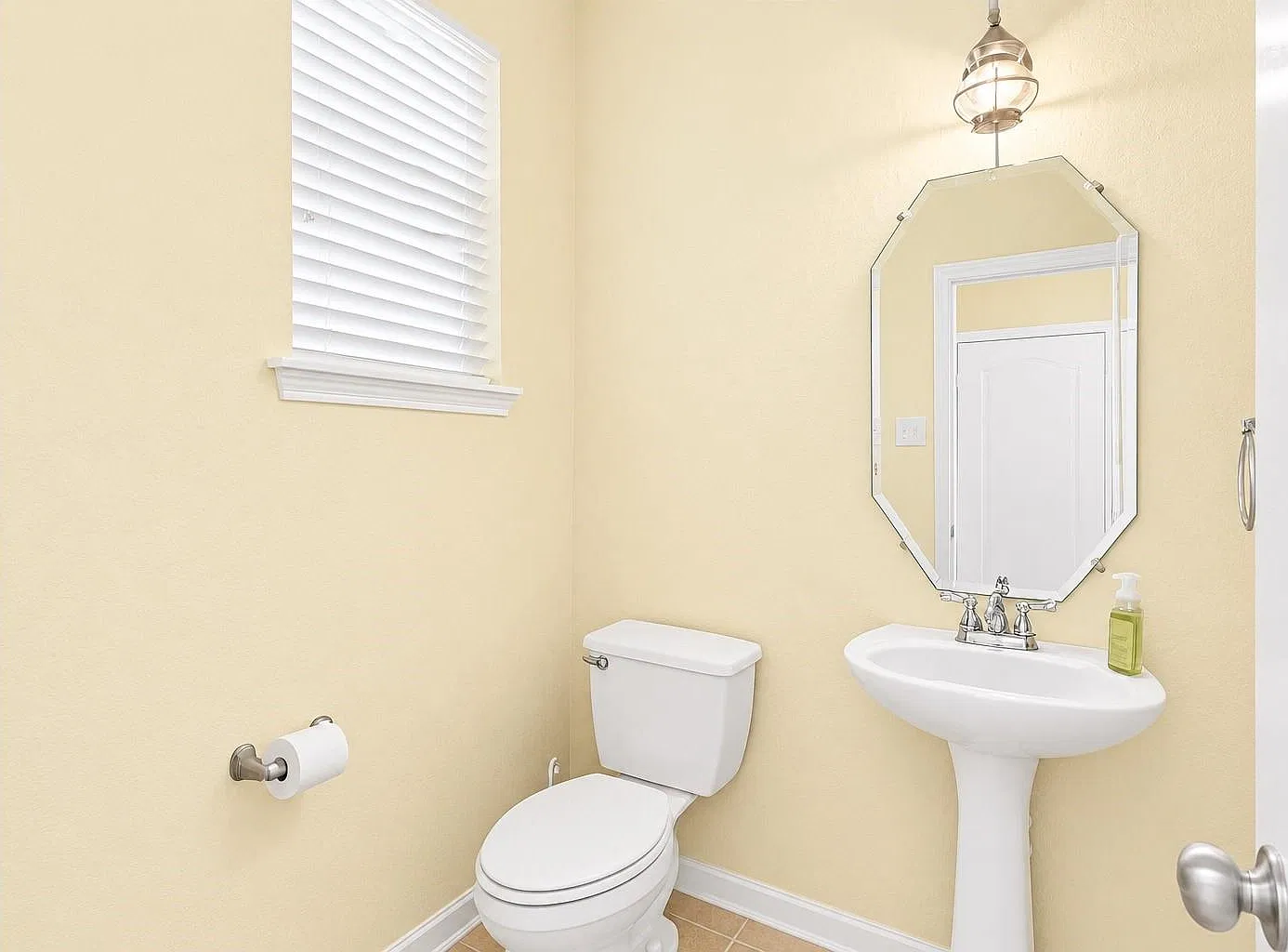 3 bed, 2.5 bath, 1544 sqft, $1,899 — Photo 4
