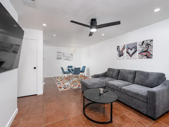 550 N Villa Ct Unit 202, Palm Springs, CA 92262