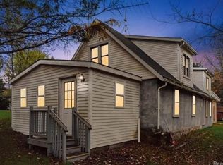 965 E Glass Rd, Ortonville, MI 48462