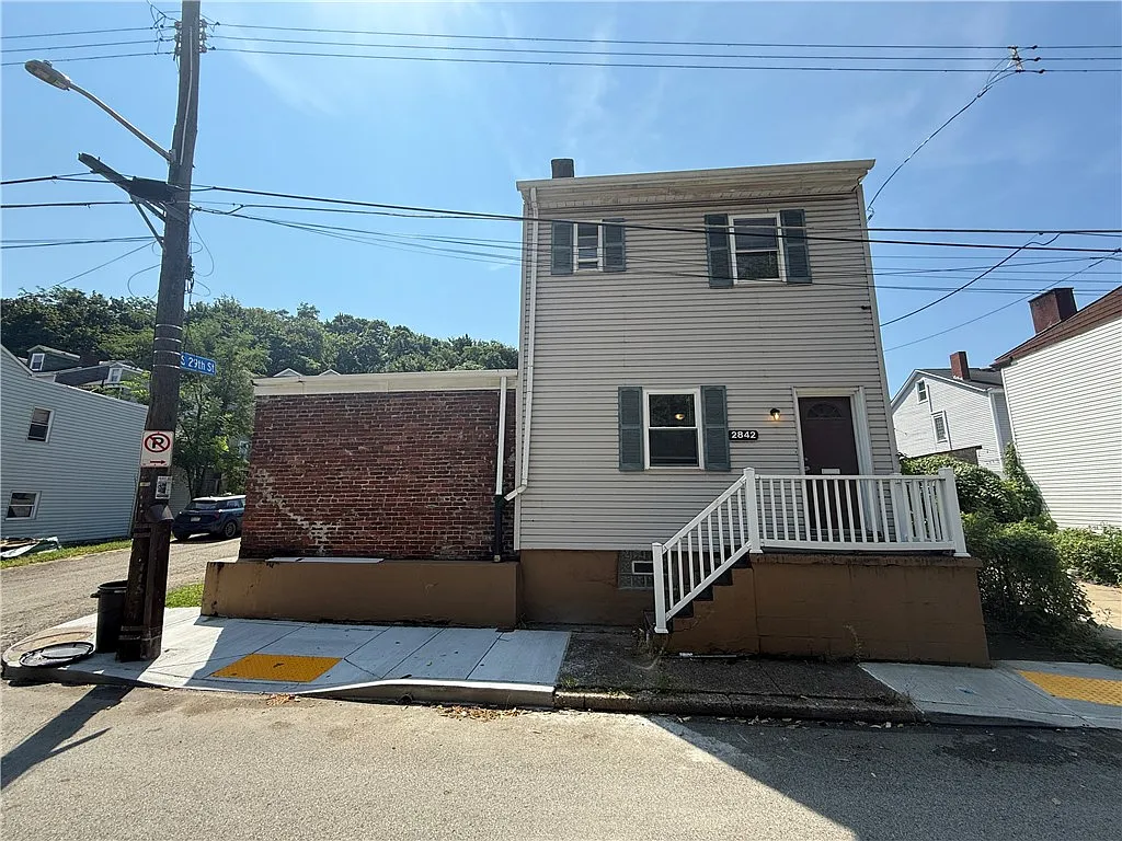2 bed, 1126 sqft, $1,600 — Photo 1