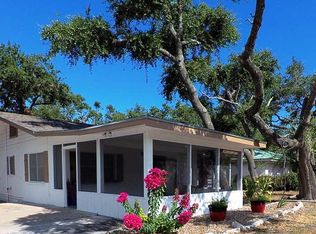 9 Bois D Arc St, Rockport, TX 78382
