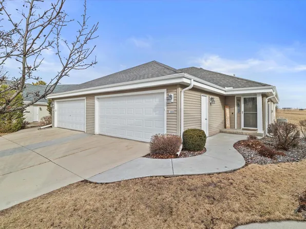 1889 Woodview CIRCLE, Port Washington, WI 53074