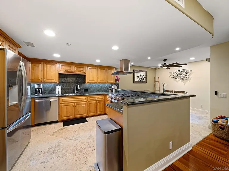 886 Felspar St — Photo 11