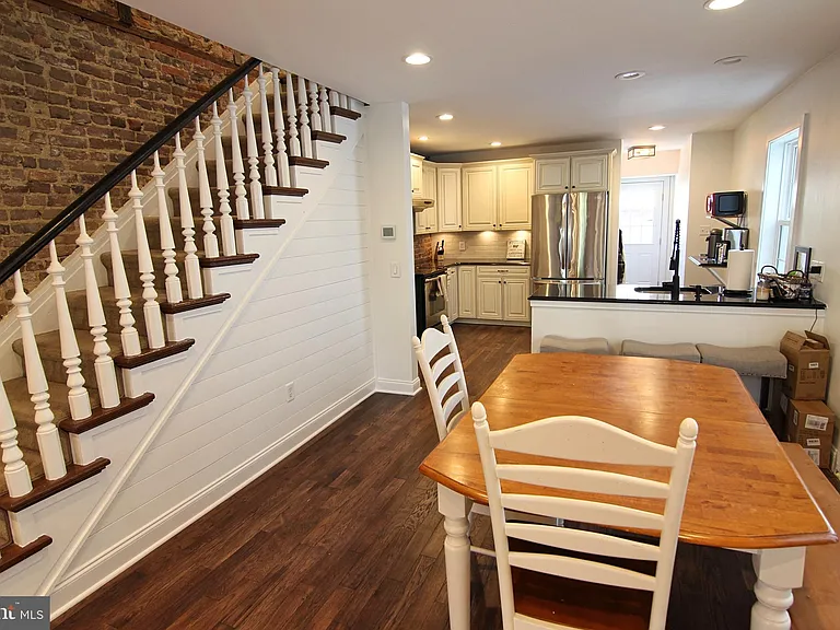 154 Wood St — Photo 4