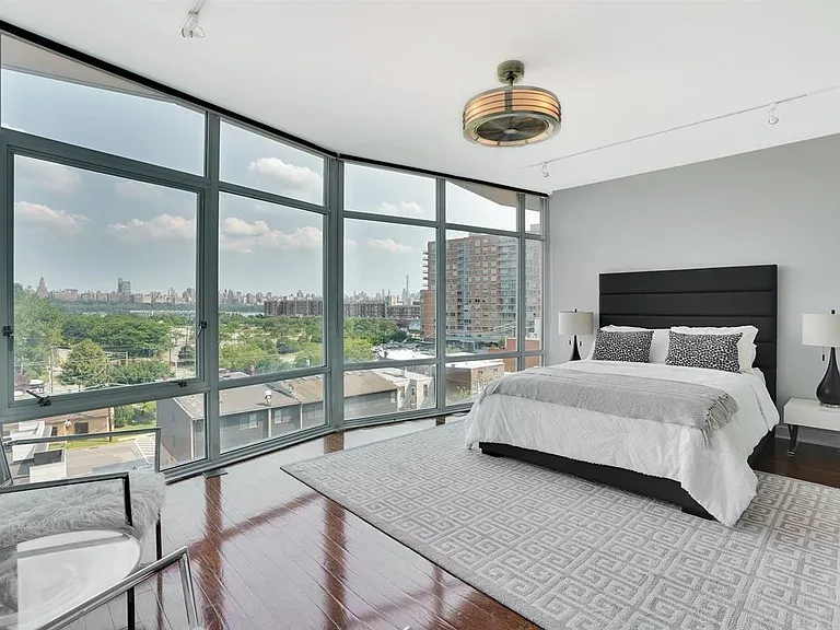100 Thompson Ln #4D — Photo 14