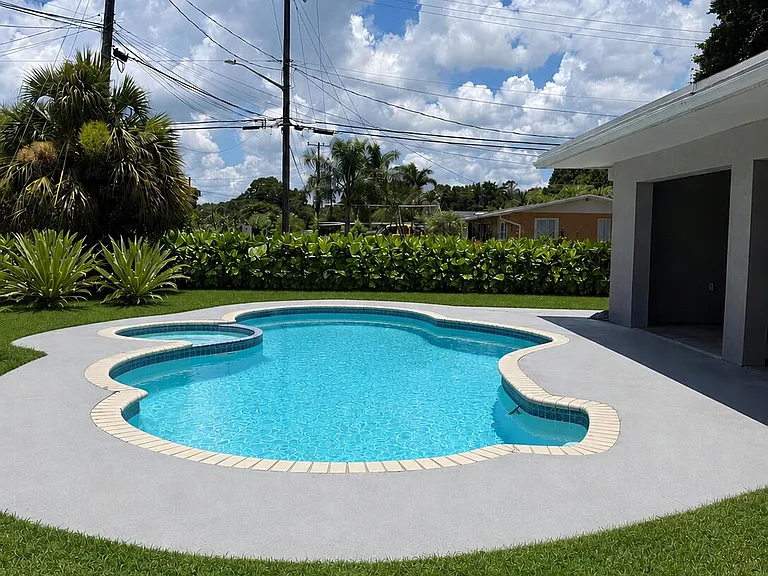 907 Antigua Ave — Photo 12