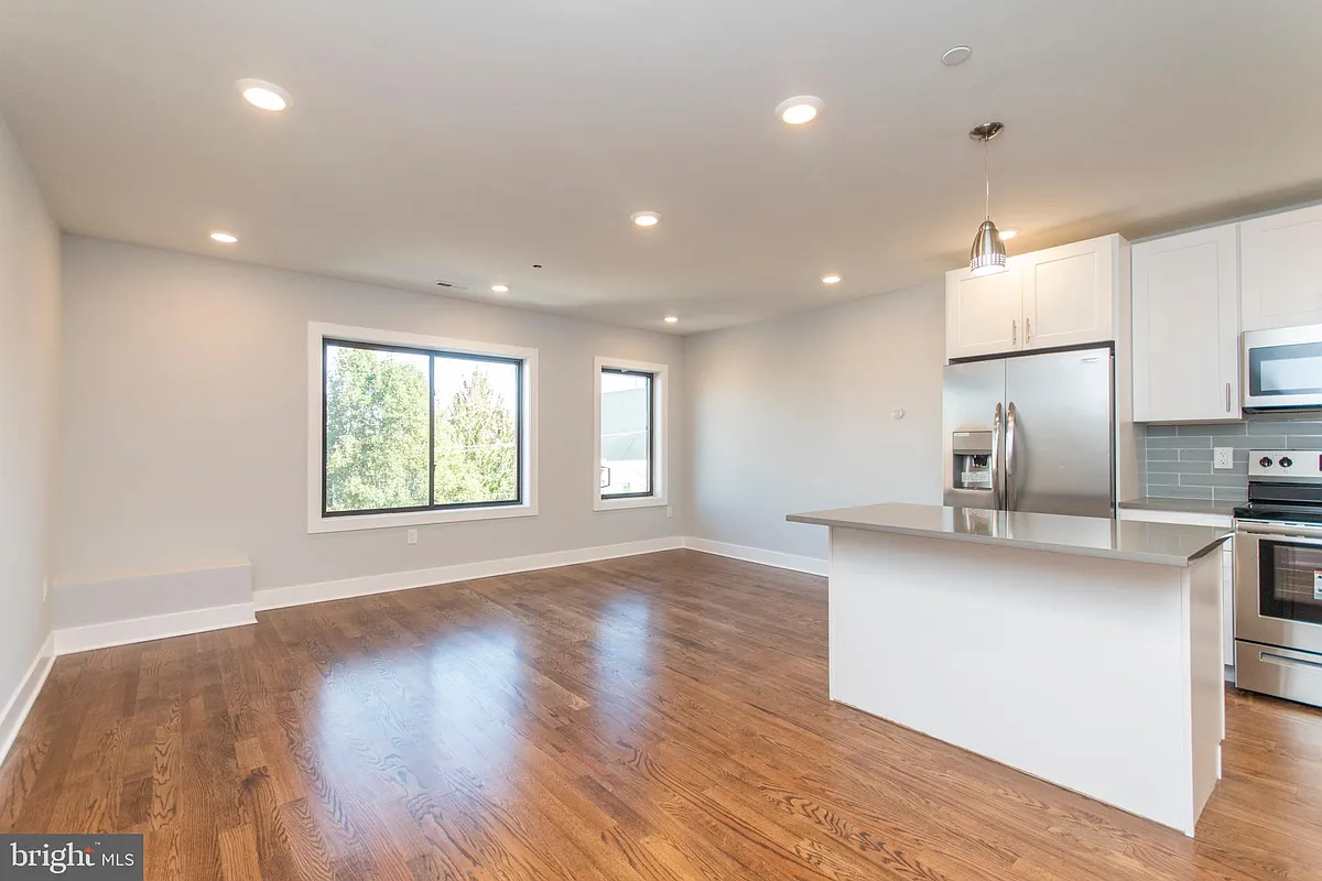 Building Photo - 814 N Uber St #6