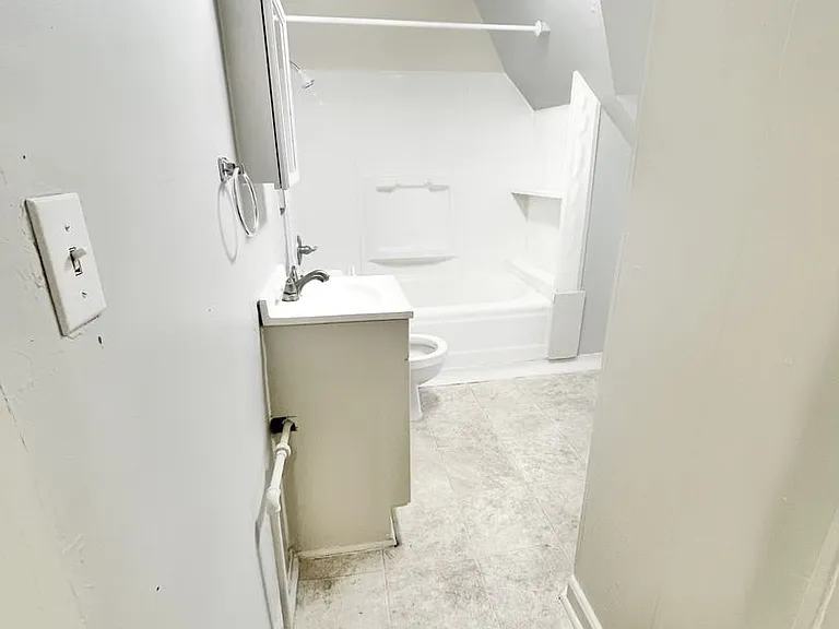 621 S Adams St — Photo 8
