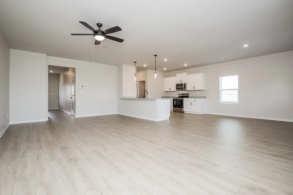 4 bed, 2.5 bath, 2384 sqft, $3,490 — Photo 4