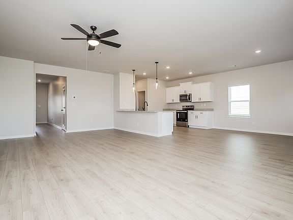 4th image of 732 Berkeley Dr