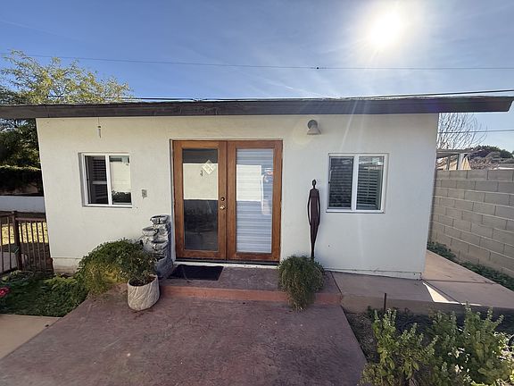 3rd image of 325 E Hayward Ave