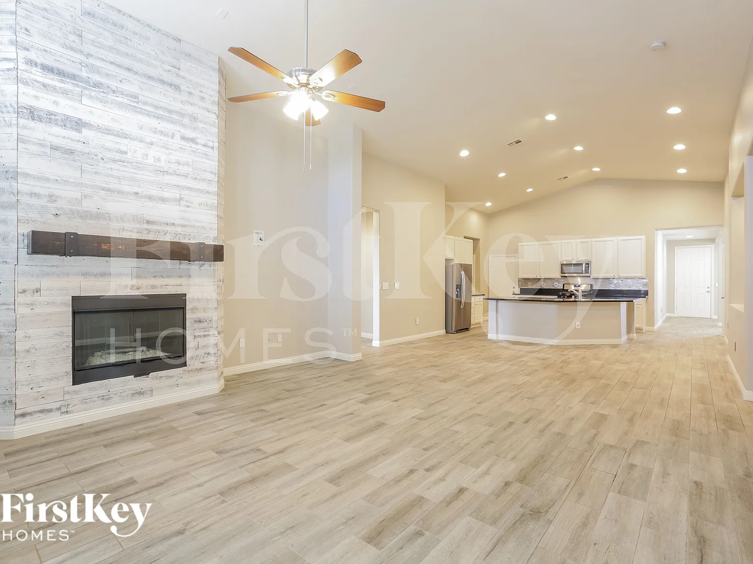 4 bed, 2.0 bath, 2212 sqft, $2,325 — Photo 4