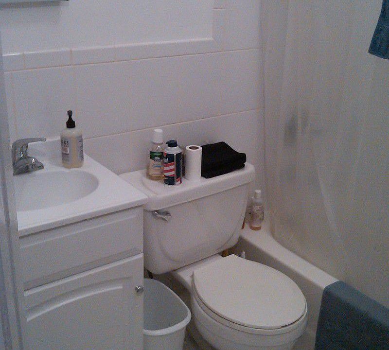 2nd image of 1077 Manhattan Ave APT 1