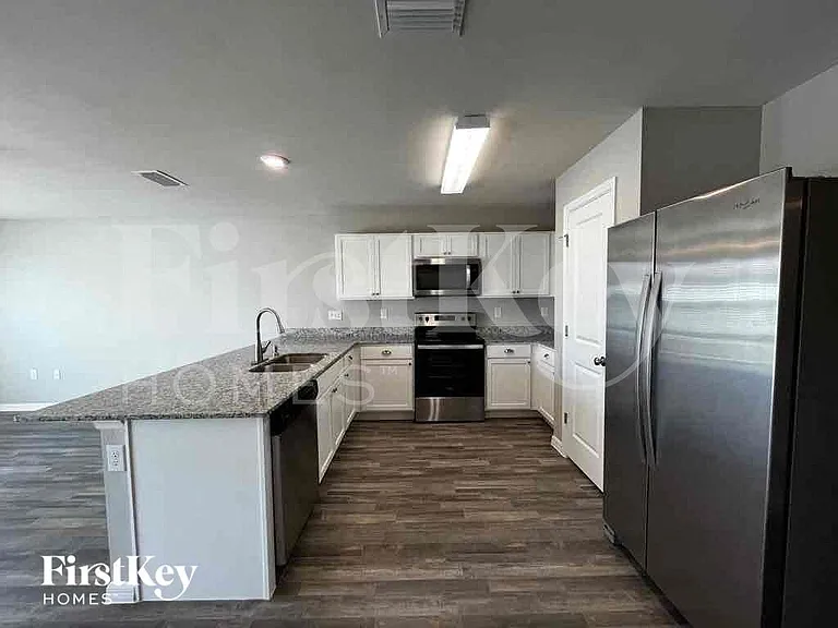 1005 NW 13th Ave — Photo 5
