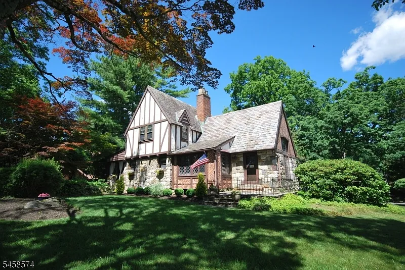 3 bed, 3.0 bath, $5,900 — Photo 2