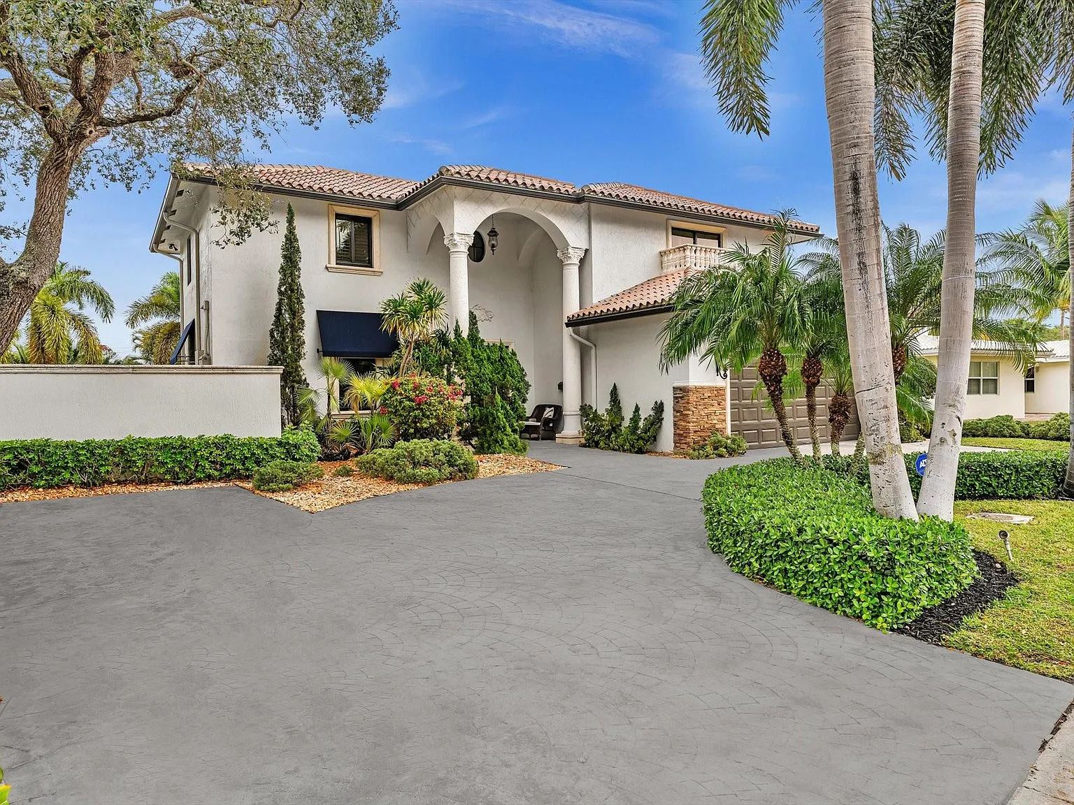 5 bed, 3.0 bath, 2959 sqft, $13,750 — Photo 2