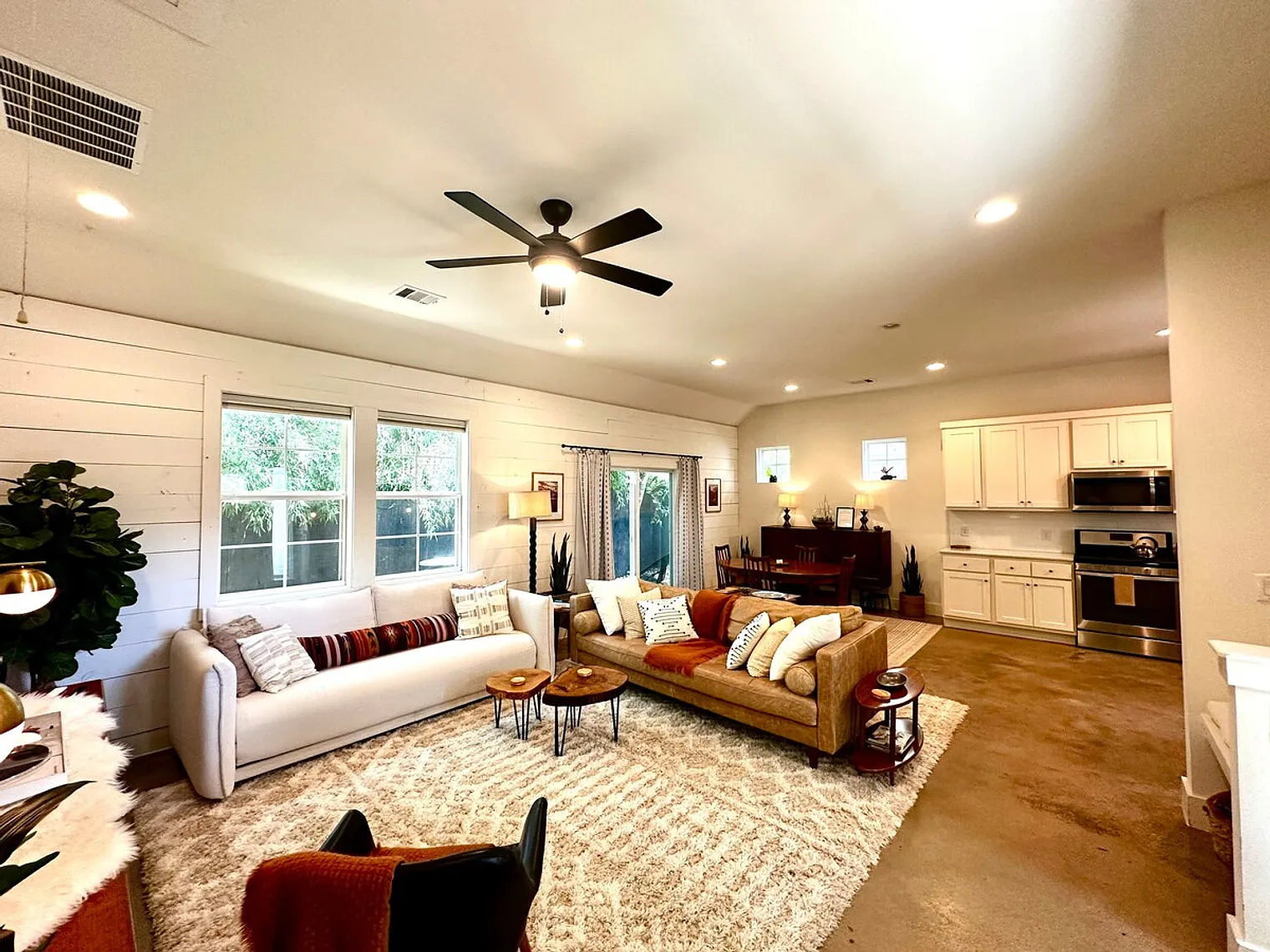 1 bed, 1.0 bath, $7,442 — Photo 2