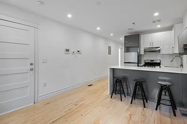 Sold by Nest Seekers International | media 15