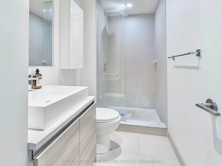 111 Bathurst St #318 — Photo 13