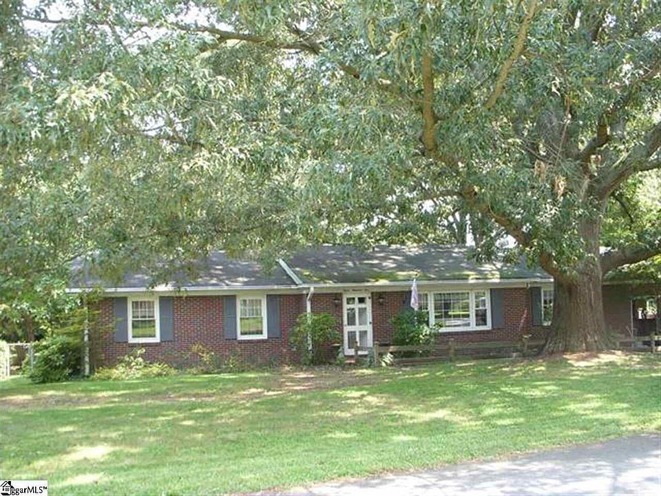 1st image of 305 Rosewood Dr