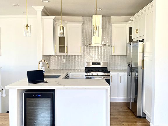5th image of 330 Ballymore Cir