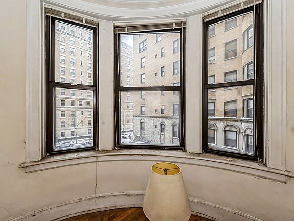 3rd image of 1755 E 55th St APT 307